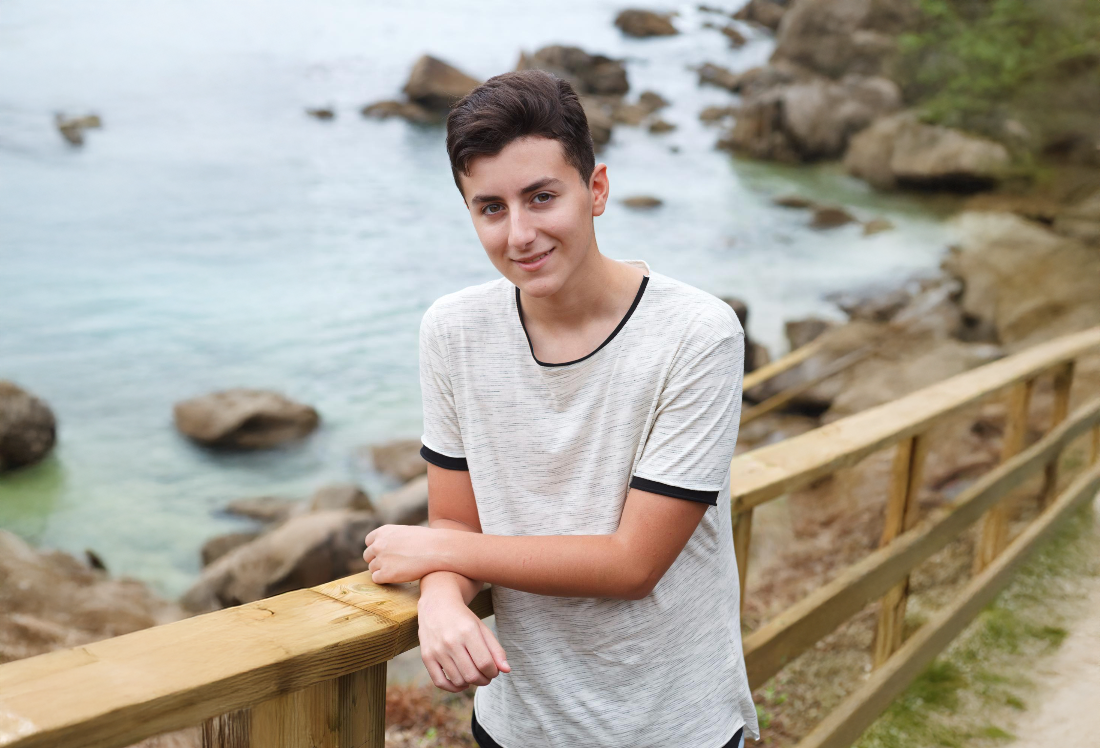 Alinha Mais – testemunhos- bernardo-porto- Em conjunto com os meus pais, escolhi a Campanha Alinhadores Invisíveis porque queria um tratamento discreto, bem acompanhado e que se integrasse no meu estilo de vida. Hoje sorrio com naturalidade e com a certeza de ter feito a escolha certa.